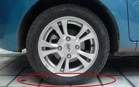 汽车轮胎为什么老胎压不稳(汽车轮胎胎纹深度标准)