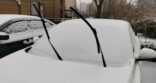 下雪为什么雨刷竖起来 下雪为什么把雨刷器竖起来