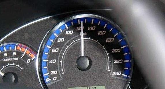 为什么汽车不用数字显示速度(仪表盘只有数字显示速度的汽车)