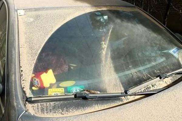 更换汽车挡风玻璃为什么不能洗车(汽车前挡风玻璃更换过后多久才能开车)