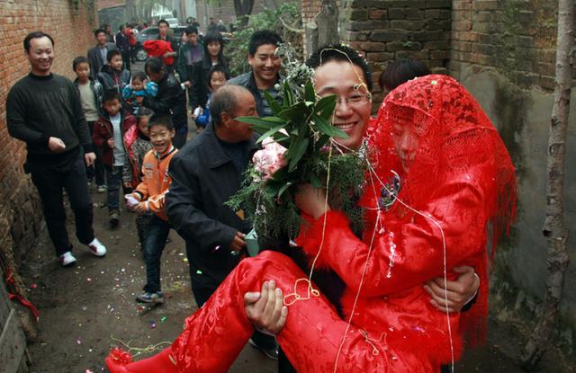 两条龙在一起结婚好吗，两属龙的男女结婚好吗