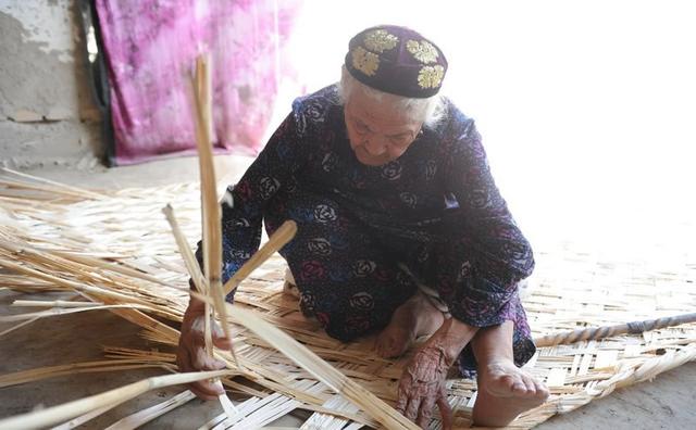 6年8月出生现在多少岁了，76年属什么今年多大"