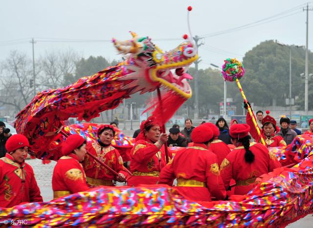 属龙76年十年大运财运，属龙人2022 年财运