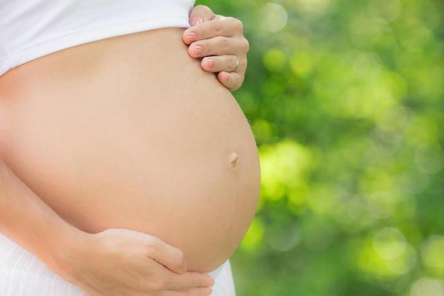 怀孕40天胸胀看男女，怀孕50天孕妇的状态