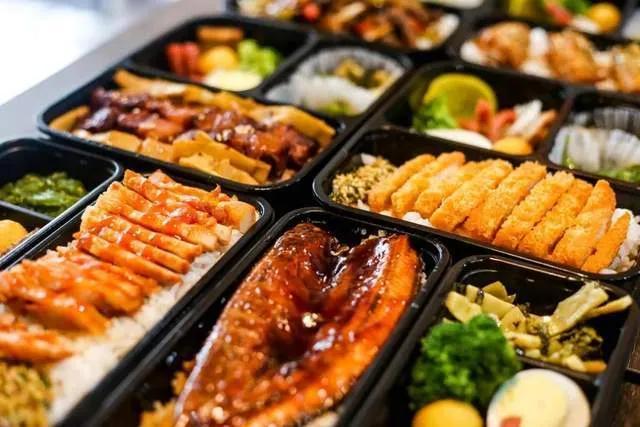 属蛇人适合做餐饮吗，2022 年属蛇人的适合做餐饮吗