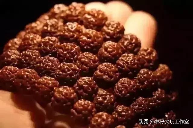 属虎的人佩戴什么菩提好，属虎人一生佩戴什么吊坠更佳