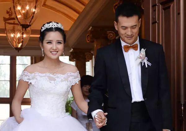 属羊人和属蛇人合不合财，羊和羊相配婚姻如何