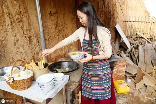 女属鸡和什么属相相冲，属马男可以配属鸡女吗