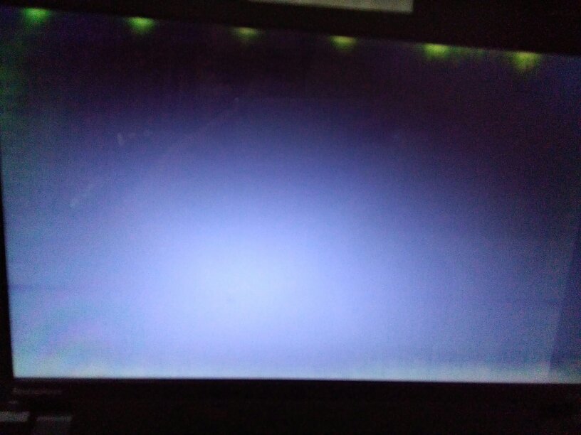 2、电脑开机正常 屏幕也亮 但是是黑屏 请问是为什么？