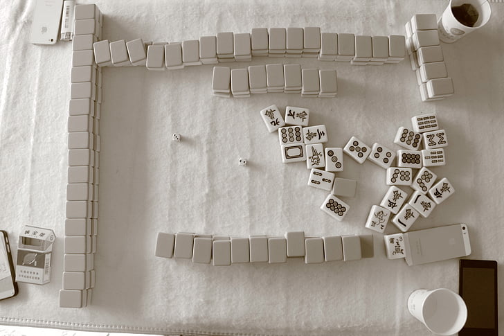 mahjong-san-queyi-black-and-white-game-preview.jpg