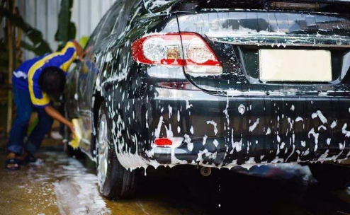 洗衣液洗车会对车漆有影响吗(没有洗车液可以用什么代替)
