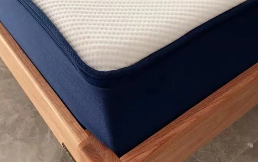 蓝盒子和酒店的床哪个软(蓝盒子床垫是什么品牌)